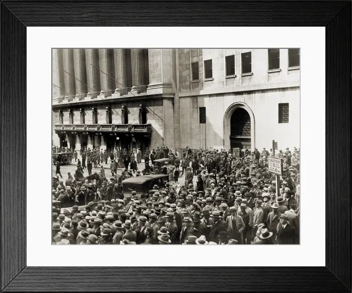 Framed Print : Crowd gathers outside the New York Stock Exchange during the Crash of October 1929 Framed Print : Crowd gathers outside the New York Stock Exchange during the Crash of October 1929