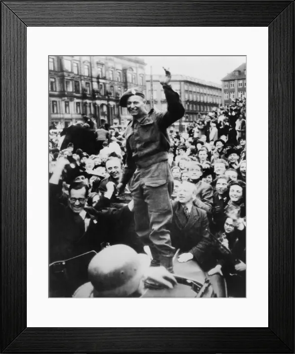 Framed Print : Cheering Danes gather in Copenhagen around British liberation soldiers on May 5, 1945. World War 2. (BSLOC_2014_2_177) Framed Print : Cheering Danes gather in Copenhagen around British liberation soldiers on May 5, 1945. World War 2. (BSLOC_2014_2_177)