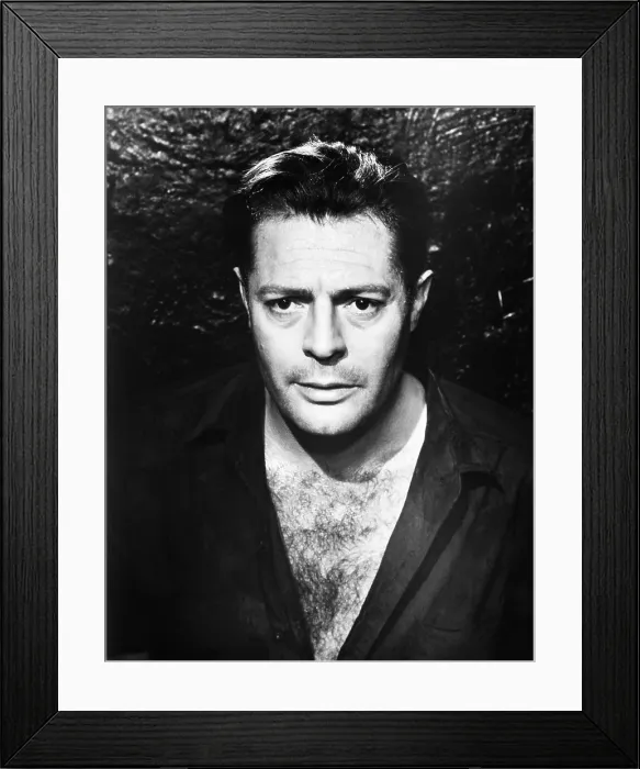 Framed Print : THE STRANGER, (aka LO STRANIERO), Marcello Mastroianni, 1967