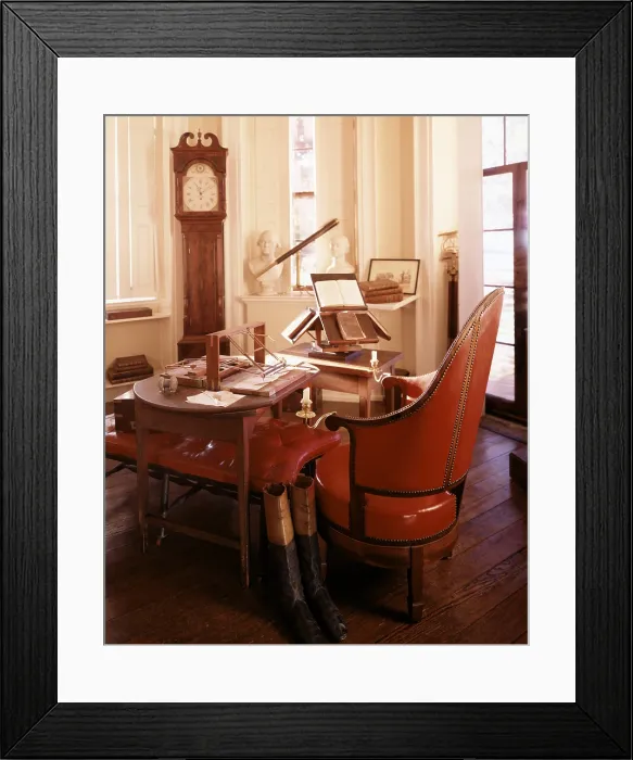 Framed Print : Monticello, the home built by Thomas Jefferson in the 1770s. Jefferson's desk with his invention to create duplicates of his correspondence Framed Print : Monticello, the home built by Thomas Jefferson in the 1770s. Jefferson's desk with his invention to create duplicates of his correspondence