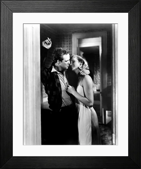 Framed Print : ON THE WATERFRONT, Marlon Brando, Eva Marie Saint, 1954 Framed Print : ON THE WATERFRONT, Marlon Brando, Eva Marie Saint, 1954