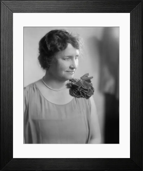 Framed Print : Helen Keller, ca. 1920. She was the first deaf-blind person to earn a Bachelor of Arts degree in 1904 Framed Print : Helen Keller, ca. 1920. She was the first deaf-blind person to earn a Bachelor of Arts degree in 1904