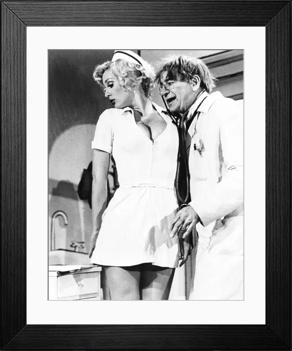 Framed Print : THE SUNSHINE BOYS, from left: Lee Meredith, Walter Matthau, 1975