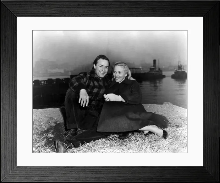Framed Print : ON THE WATERFRONT, Marlon Brando, Eva Marie Saint, 1954