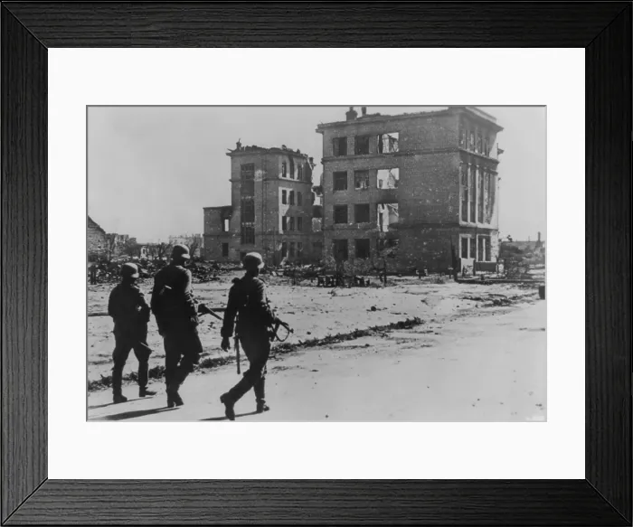 Framed Print : Three German soldiers walking in desolate street in the ruins of Stalingrad in Sept. 1942. The battle had begun on August 23, 1942, with German Luftwaffe bombing