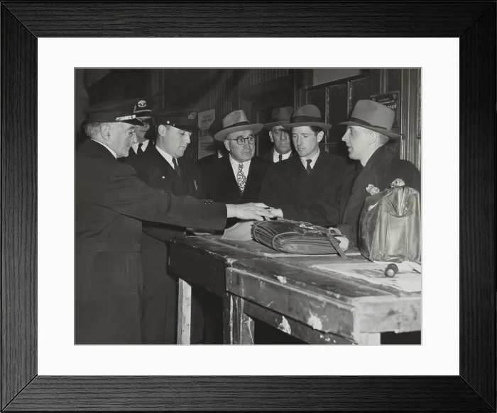 Framed Print : Convicted spy, American Tyler Kent, returning to the U.S. after his release from prison in Britain. Dec. 4, 1945