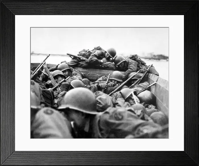 Framed Print : U.S. soldiers crossing the Rhine under enemy fire at Sankt Goar, Germany, March 1945. 89th Infantry Division during World War 2. (BSLOC_2014_8_70)