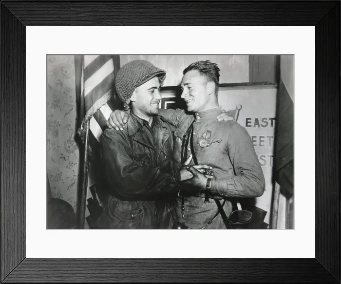 Framed Print : U.S. Lt. William Robertson and Soviet Lt. Alexander Sylvashko embrace Framed Print : U.S. Lt. William Robertson and Soviet Lt. Alexander Sylvashko embrace