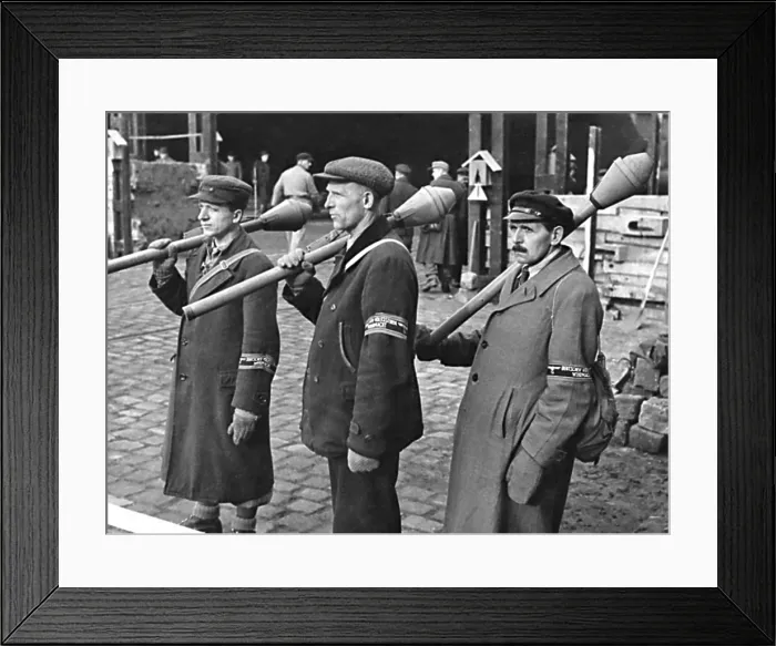 Framed Print : Some of the 60, 000 Volksstrum engaged in the Battle of Berlin, April 16-May 2, 1945