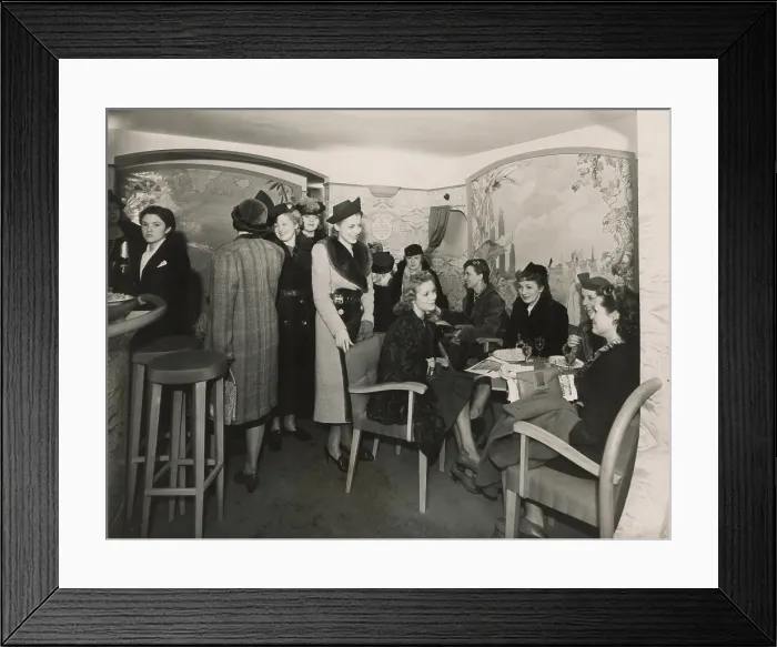 Framed Print : Passengers in a salon on the transatlantic seaplane, the Rochambeau, Dec. 1938