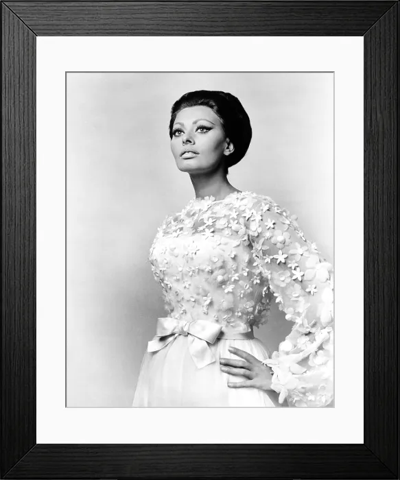 Framed Print : ARABESQUE, Sophia Loren, 1966 Framed Print : ARABESQUE, Sophia Loren, 1966