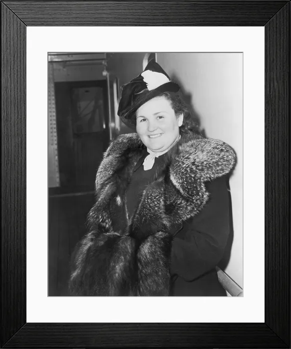 Framed Print : Luba Tryszynska, the Angel of Belsen, arriving in New York City in 1947. She lost her husband and son to Nazi death camps in Poland in 1943