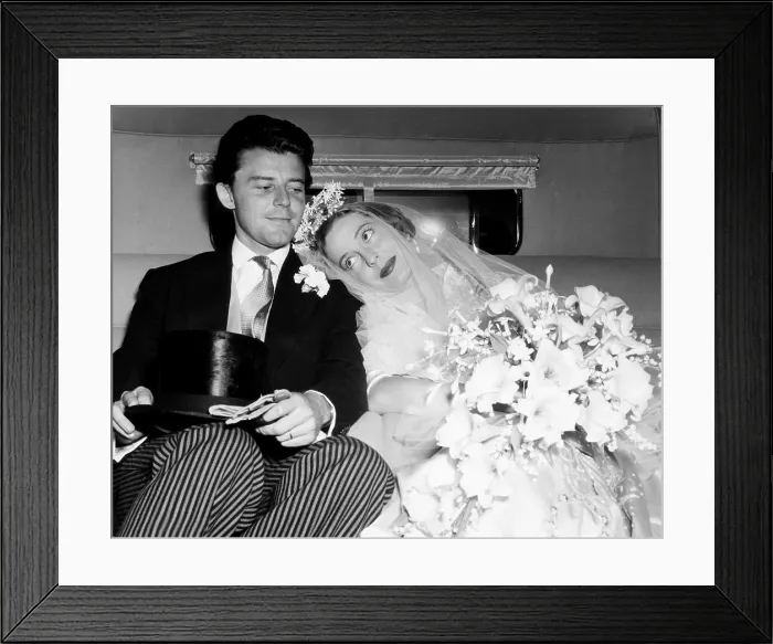 Framed Print : LOVERS, HAPPY LOVERS