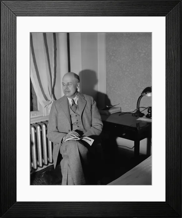 Framed Print : Edward Hopper, American realist artist. Ca. 1937. (BSLOC_2013_8_241)