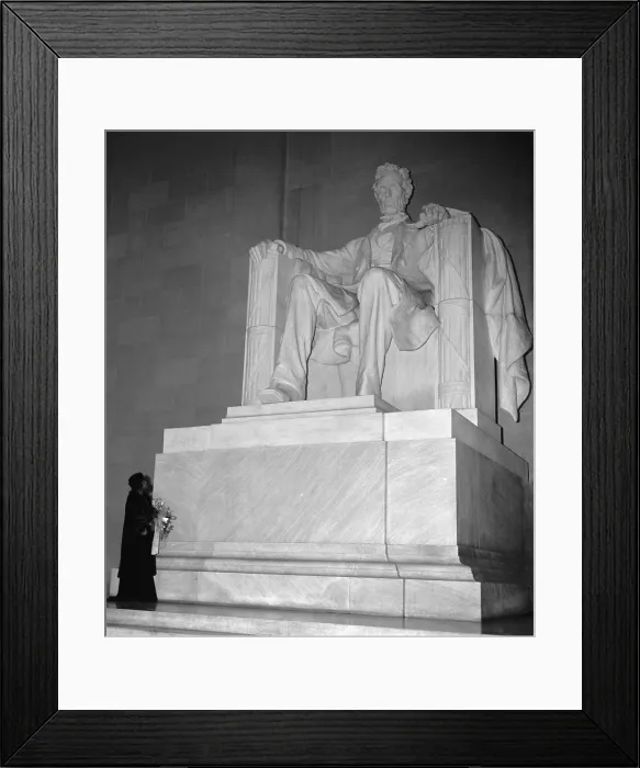 Framed Print : Marian Anderson before the sculpture of Lincoln, on Easter Day, April 9, 1939. It was the day of her landmark concert attended by 75, 000. (BSLOC_2013_8_269)