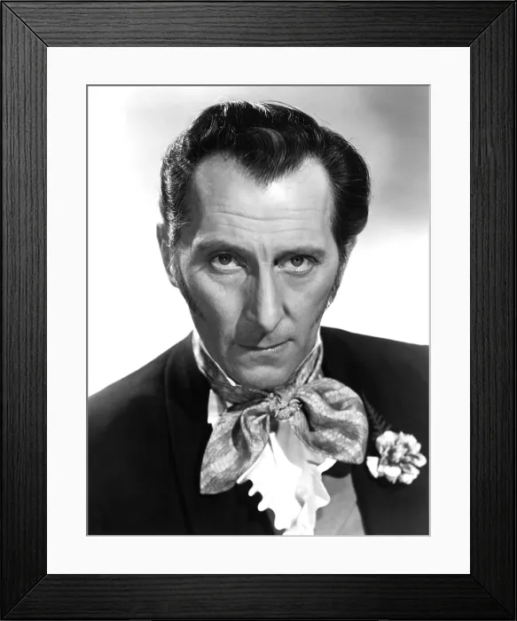 Framed Print : THE REVENGE OF FRANKENSTEIN, Peter Cushing, 1958