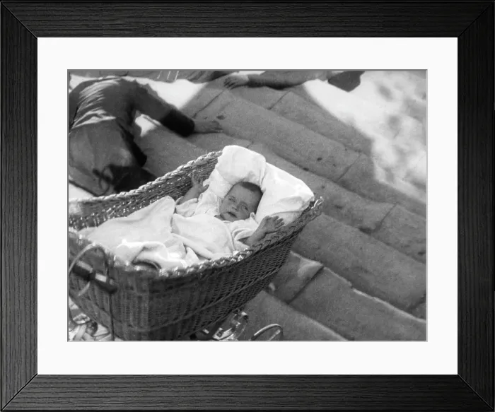 Framed Print : BATTLESHIP POTEMKIN, (aka BRONENOSETS POTYOMKIN), the Odessa steps sequence, 1925