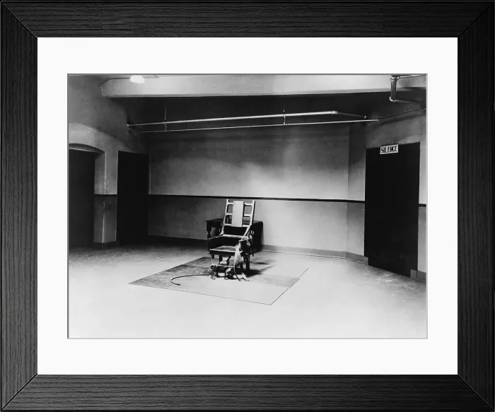 Framed Print : Death chamber and electric chair at Sing Sing Prison in 1923