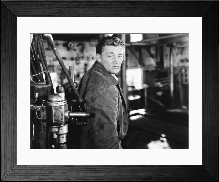 Framed Print : OUT OF THE PAST, Robert Mitchum, 1947