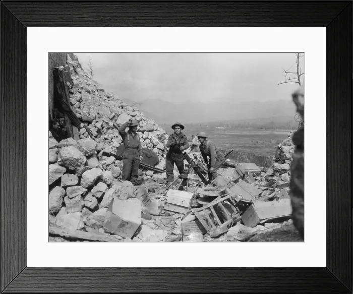 Framed Print : New Zealand mortar crew in Cassino ruins. They are attacking German troops who still occupy the south end of the town. Ca. March-May 18, 1944. World War 2. (BSLOC_2014_10_41)