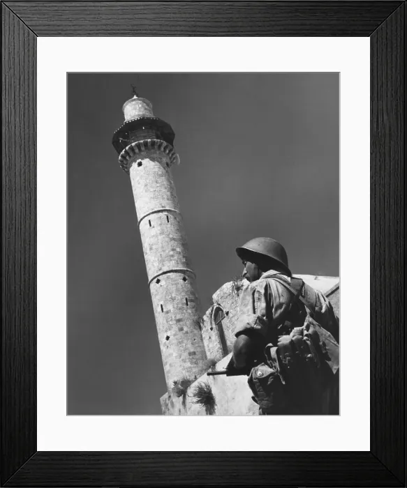 Framed Print : Jewish soldier stands guard a mosque in the Palestinian town of Ramlah, Israel Framed Print : Jewish soldier stands guard a mosque in the Palestinian town of Ramlah, Israel