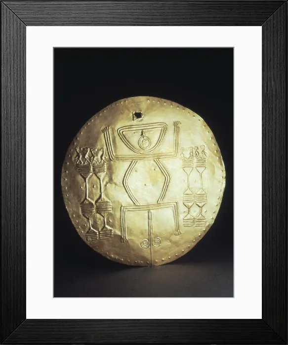 Framed Print : Gold breastplate with schematic figure of a man and birds. It comes from Montenegro (Quindio). Quimbaya art. Jewelry. COLOMBIA. BogotA. Gold Museum. - P