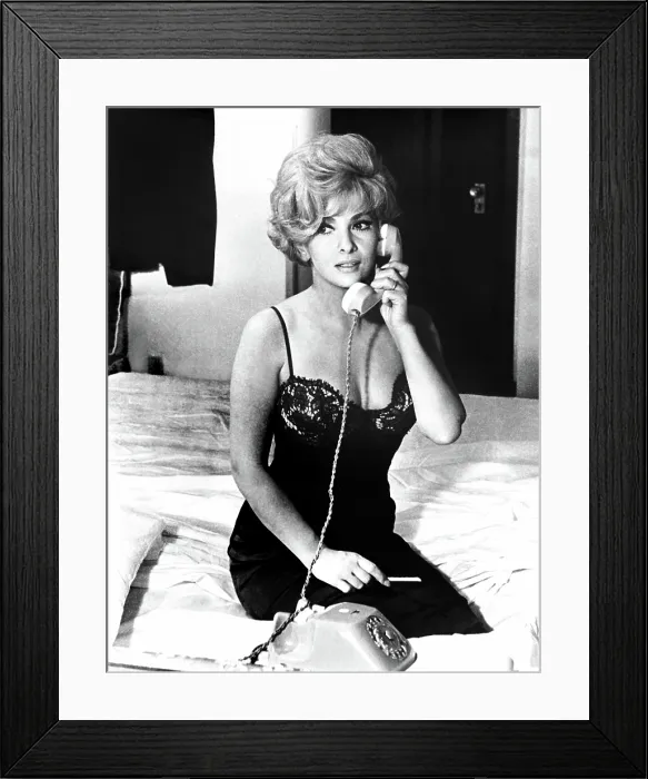 Framed Print : LE BAMBOLE, (aka THE DOLLS), Gina Lollobrigida, 1965