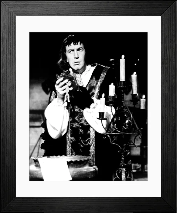 Framed Print : TOWER OF LONDON, Vincent Price, 1962 Framed Print : TOWER OF LONDON, Vincent Price, 1962