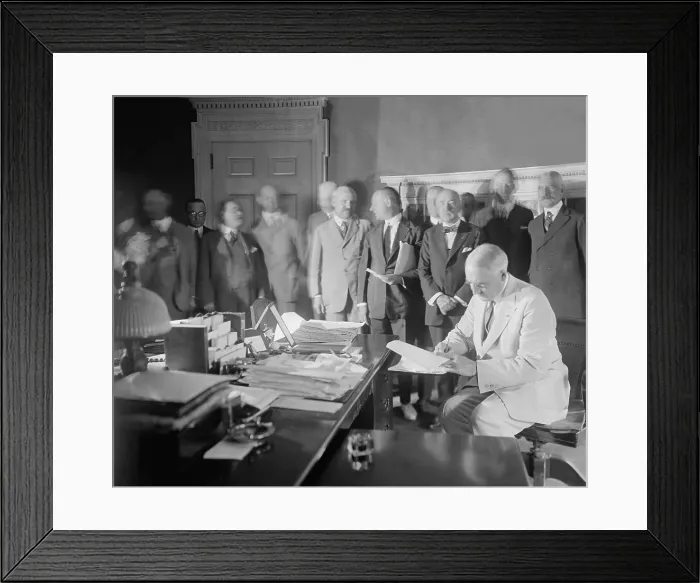 Framed Print : President Warren Harding signing the Edge-Ansorge Resolution for development of the New York Port