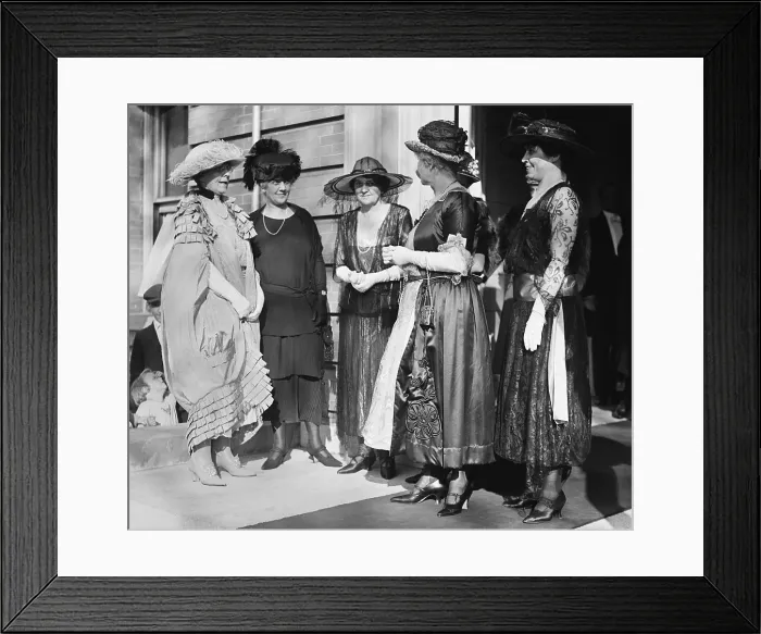 Framed Print : First Lady Florence Harding (left) with a group including Grace Coolidge (right). Ca. 1921-23. The women wear elaborate early 1920s loose fitting dresses and large hats Framed Print : First Lady Florence Harding (left) with a group including Grace Coolidge (right). Ca. 1921-23. The women wear elaborate early 1920s loose fitting dresses and large hats