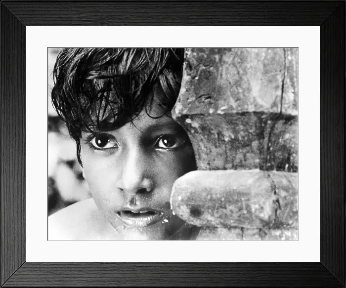 Framed Print : PATHER PANCHALI, Subir Bannerjee, 1955
