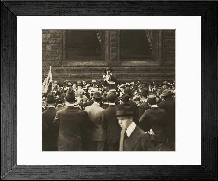 Framed Print : Suffragist Mabel Vernon speaking to large crowd of men an Open-Air Meeting in Chicago