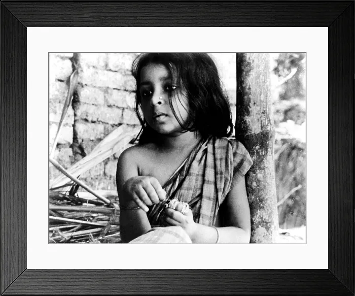 Framed Print : PATHER PANCHALI, Runki Banerjee as young Durga, 1955