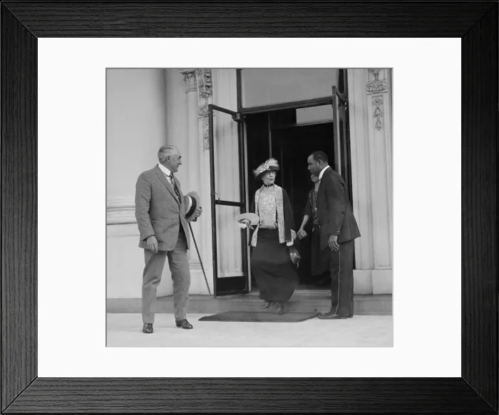 Framed Print : President Warren Harding leaving the White House for the last time, June 20, 1923 Framed Print : President Warren Harding leaving the White House for the last time, June 20, 1923