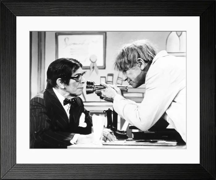 Framed Print : THE SUNSHINE BOYS, from left: George Burns, Walter Matthau, 1975