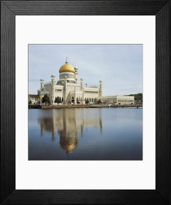 Framed Print : BRUNEI. BRUNEI AND MUARA. Bandar Seri Begawan. Omar Ali Saifuddin Mosque. - Ricatto / Iberfoto / Everett Collection (366526)**US SALES ONLY**