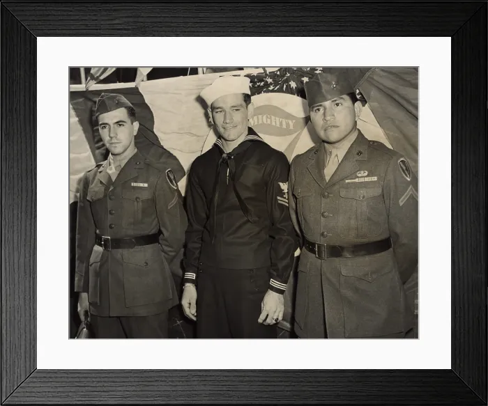 Framed Print : Survivors of Iwo Jima flag raising at unveiling of statue in New York, May 11, 1945. Joe Rosenthal's iconic photograph made them celebrities at the War Bond rallies
