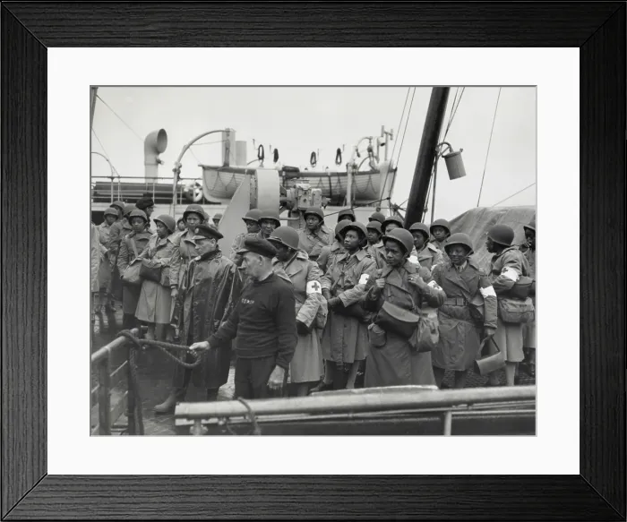 Framed Print : African America U.S. Army Nurses arrive at Greenock, Scotland, on Aug. 15, 1944. World War 2. (BSLOC_2013_14_113)