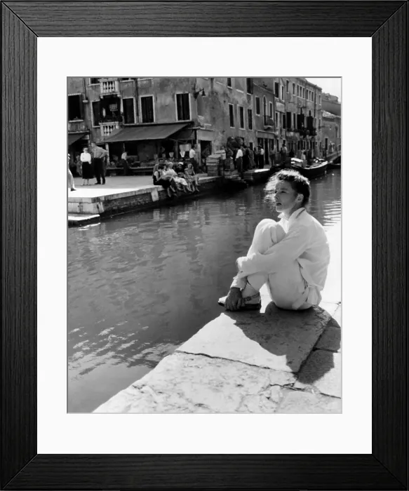 Framed Print : SUMMERTIME, (aka SUMMER MADNESS), Katharine Hepburn, on location in Venice, 1955 Framed Print : SUMMERTIME, (aka SUMMER MADNESS), Katharine Hepburn, on location in Venice, 1955