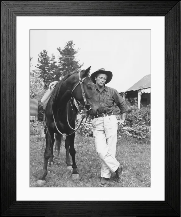 Framed Print : THE SUNDOWNERS, Robert Mitchum, 1960 Framed Print : THE SUNDOWNERS, Robert Mitchum, 1960
