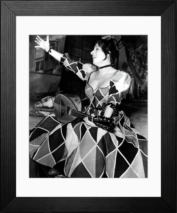 Framed Print : THE GOLDEN COACH, (aka LE CARROSSE D'OR), Anna Magnani, 1953