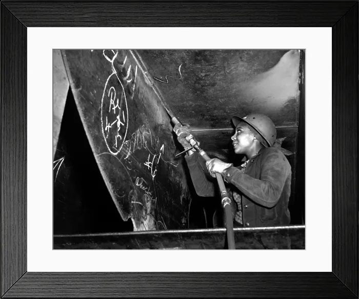 Framed Print : African American woman working on the Liberty Ship, SS George Washington Carver. Eastine Cowner, works as a scaler at the Kaiser shipyards, Richmond, California