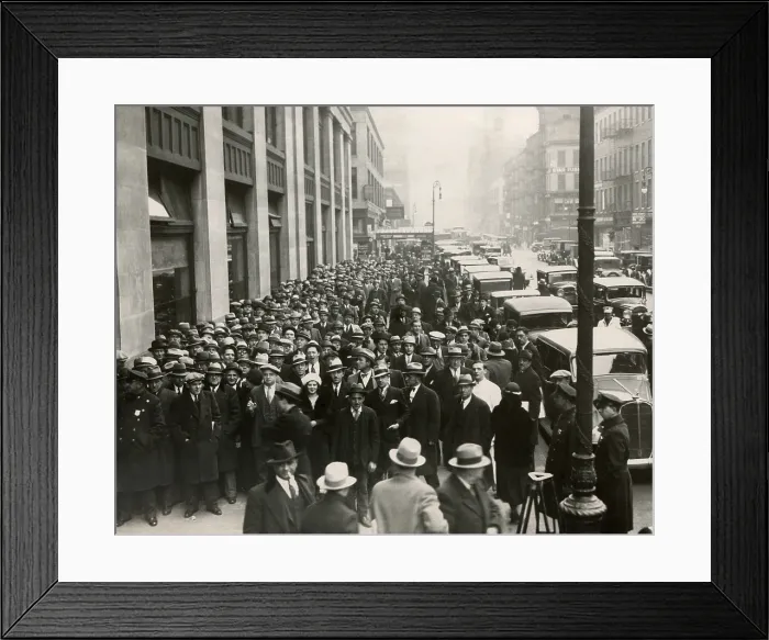 Framed Print : Crowd of applicants at Broad of Health for permits to sell beer in NYC, April 6, 1933
