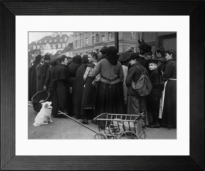 Framed Print : Bread Lines in Germany at the end of World War 1 Framed Print : Bread Lines in Germany at the end of World War 1