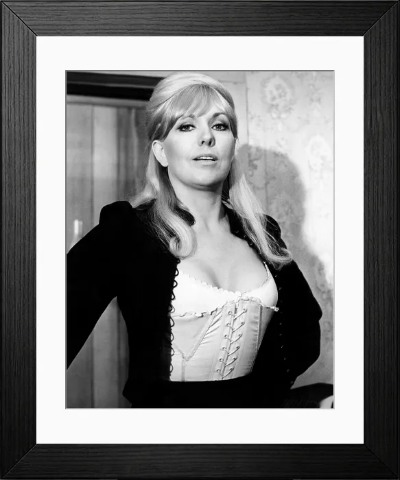 Framed Print : THE WHITE BUFFALO, Kim Novak, 1977 Framed Print : THE WHITE BUFFALO, Kim Novak, 1977