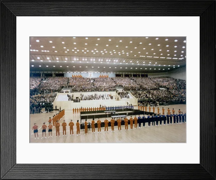 Framed Print : Nixon in China. Zhou Enlai hosted a sports exhibition of gymnastics badminton and table tennis at the Capital Gymnasium. Feb. 23 1972