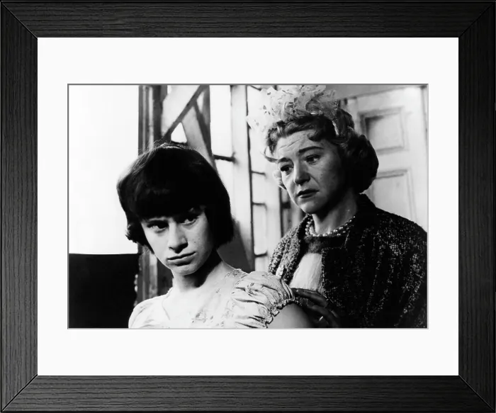Framed Print : A TASTE OF HONEY, from left: Rita Tushingham, Dora Bryan, 1961 Framed Print : A TASTE OF HONEY, from left: Rita Tushingham, Dora Bryan, 1961