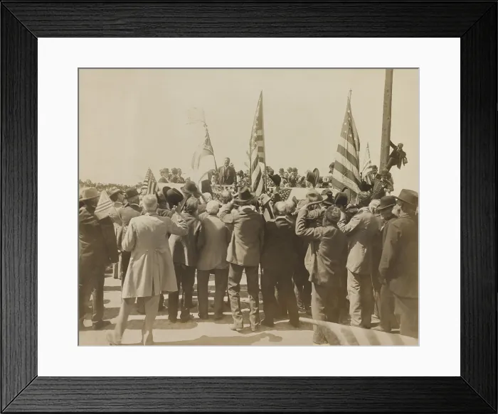 Framed Print : Veterans of the Civil War addressed by President Theodore Roosevelt. Fort Worth, Texas, April 8, 1905, speaking at the Texas & Pacific Railroad Station