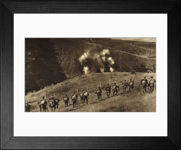 Framed Print : World War 1. Bulgarians advancing in counter attack against a heavy barrage laid down by the Serbia Artillery. Ca. 1915-18