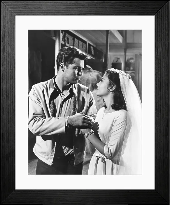 Framed Print : WEST SIDE STORY, from left: Richard Beymer, Natalie Wood, 1961